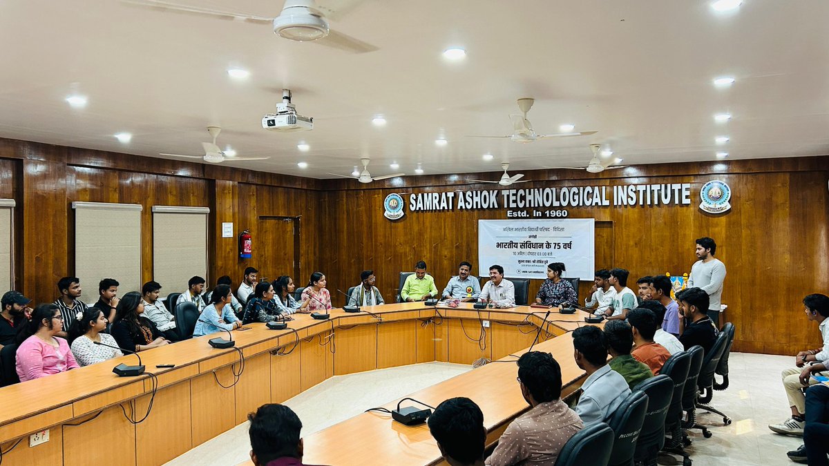 ABVP_MP's tweet image. अभाविप विदिशा द्वारा भारतीय संविधान के 75 वर्ष पूर्ण होने के उपलक्ष्य में SATI में चर्चा आयोजित की गई, जिसमें SATI महाविद्यालय के डायरेक्टर श्री Y.K. जैन, अभाविप की राष्ट्रीय मंत्री कु. @ishaliniverma एवं प्रांत संगठन मंत्री श्री @rohitdubey_mp मुख्य रूप से उपस्थित रहे।