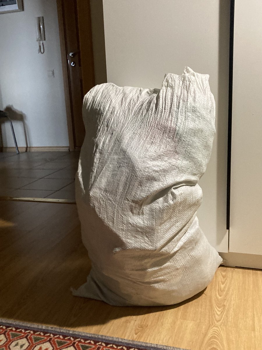 мне подружка отдала МЕШОК вещей…… тут типа 10 кг по ощущениям