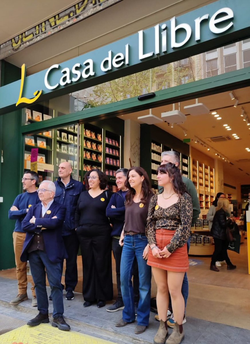 Martí Gironell (@martigironell) on Twitter photo Amb una colla de companyes i companys de lletres a la <a href="/casadellibro/">Casa del Libro</a> <a href="/columnaedicions/">Columna</a> <a href="/PontasAgency/">Pontas Agency</a> Amb una colla de companyes i companys de lletres a la <a href="/casadellibro/">Casa del Libro</a> <a href="/columnaedicions/">Columna</a> <a href="/PontasAgency/">Pontas Agency</a>