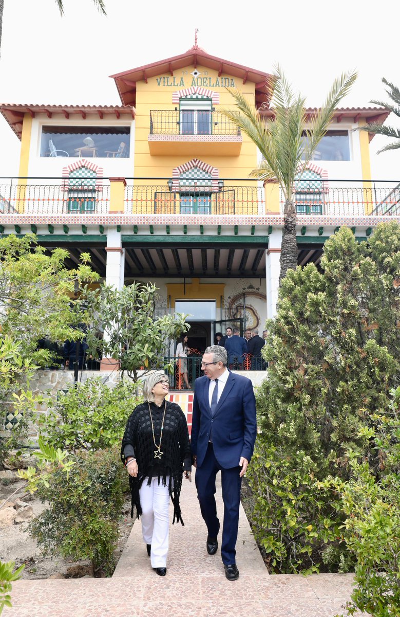 dipuAlicante's tweet photo. ⬆️ Impulsamos en Santa Pola el espacio cultural de Villa Adelaida para el fomento de jóvenes talentos 🎨🖋️🎶🧬

▪️El presidente, Toni Pérez y la alcaldesa del municipio, @LoretoSerranoP , inauguran el Centro Hans Maribel Shami de Artes, Ciencias y Letras hecho realidad gracias a la donación de Maribel Pérez-Ojeda 🙌🏼

🏡 El emblemático edificio de principios del siglo XX, situado en la zona del Bochiot, abre sus puertas tras las obras de rehabilitación y museografía llevadas a cabo con una aportación provincial de 400.000 euros 🔹