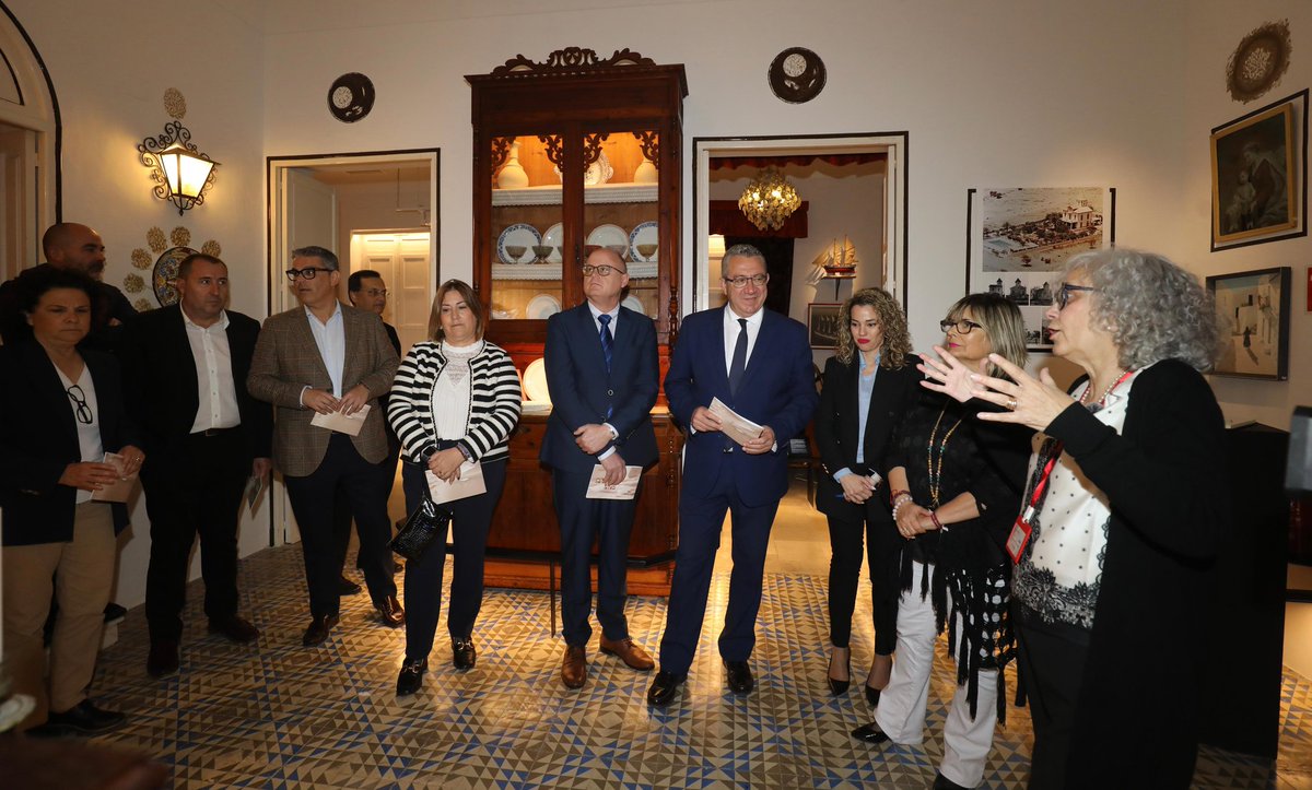 dipuAlicante's tweet photo. ⬆️ Impulsamos en Santa Pola el espacio cultural de Villa Adelaida para el fomento de jóvenes talentos 🎨🖋️🎶🧬

▪️El presidente, Toni Pérez y la alcaldesa del municipio, @LoretoSerranoP , inauguran el Centro Hans Maribel Shami de Artes, Ciencias y Letras hecho realidad gracias a la donación de Maribel Pérez-Ojeda 🙌🏼

🏡 El emblemático edificio de principios del siglo XX, situado en la zona del Bochiot, abre sus puertas tras las obras de rehabilitación y museografía llevadas a cabo con una aportación provincial de 400.000 euros 🔹