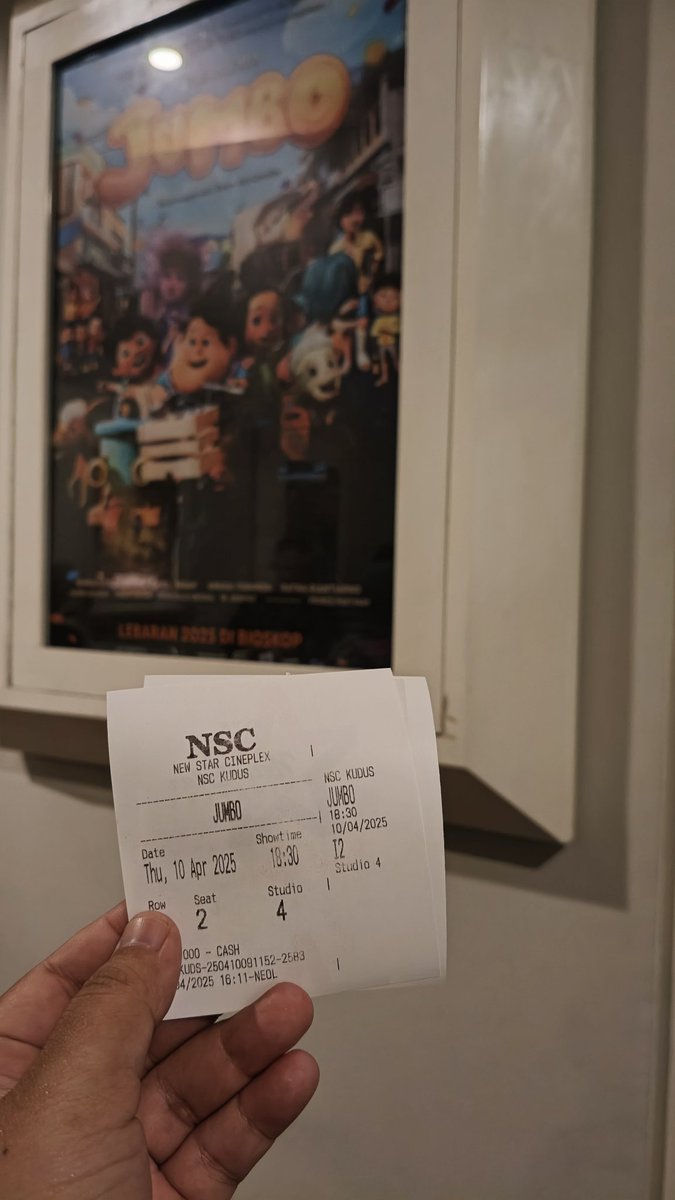 D_Kikys's tweet photo. Tonight I watched #JUMBO with my sister &amp; 9 handsome  #XODIAC
Since I was kiddos, I have loved the animated film Di***y, now I am hppy to be able to watch an animated film made by the nation's children. Throughout watching, my feelings were mixed. I am proud of #JUMBOkanBioskop https://t.co/kfdlABA2IF