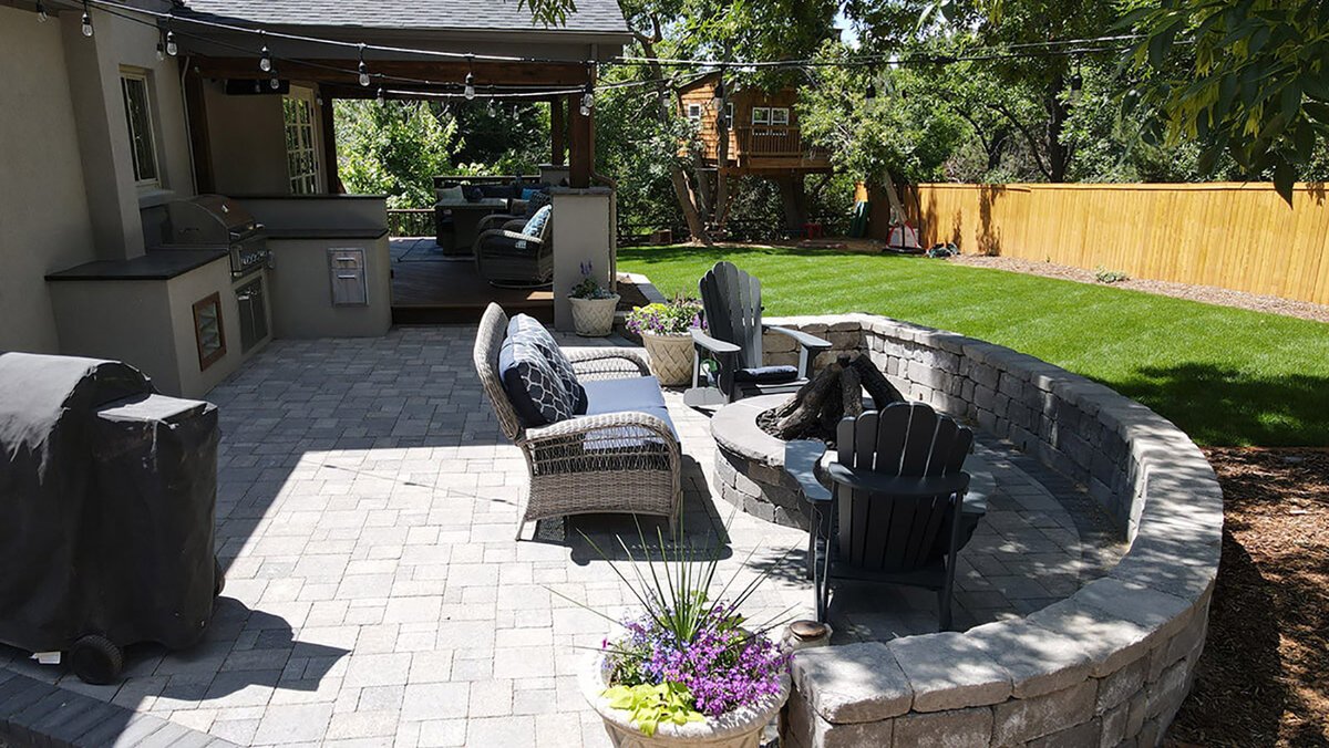 DeckTec's tweet image. decktec.com/enhance-your-o…
Stone patios will add beauty and functionality to your already stunning outdoor space.  
#decktec #deckservice #paverpatios #deckdesign #outdoorliving