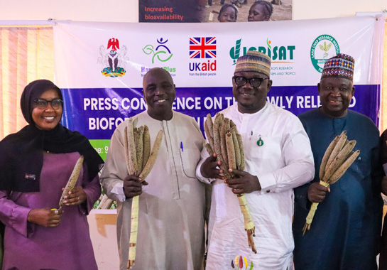 HarvestPlus's tweet photo. 🤝 Policy innovation in action!
The successful early release of iron pearl millet in Nigeria wasn’t just about speed—it was about systems change.

By working hand-in-hand with the Nigerian National Varietal Release Committee (NVRC), HarvestPlus showed that with the right advocacy, we can shift national processes to prioritize nutrition and farmer needs.
🔄 Rethinking the seed value chain.
🌱 Reaching farmers faster.
💪 Resilient food systems, now.

🔗 https://t.co/nkN2qPVz5l
#PolicyInnovation #SeedSystems #Biofortification #Agriculture #NutritionPolicy #ARCmodel #HarvestPlus @Propcomplus