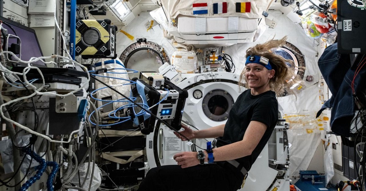 ISS_CASIS's tweet photo. Onboard the @Space_Station, #Crew10 astronaut Nichole Ayers loads software into an Astrobee free-flying robotic assistant. What? A free-flying robotic assistant? 🤖 #ScienceRewind
Learn more here: https://t.co/xEgDCIRMNw https://t.co/TM5DE6QDl0