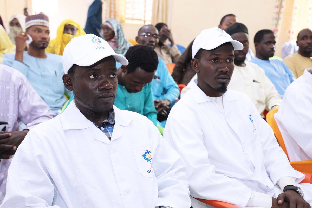 tchadinfos's tweet photo. #ANNONCE - #ONAPE - Tournée de sensibilisation, de financement et d’accompagnement des jeunes et femmes à #Amtiman
Présidée par le Préfet du département de Bahr Azoum M. Mahamat Ahmat Saleh, représentant le Délégué Général du Gouvernement auprès de la province du Salamat, une cérémonie organisée par l'Office national pour la promotion de l'emploi (ONAPE) a marqué le lancement officiel des activités de financement des jeunes et femmes, d’insertion en stage pré-emploi, d’accompagnement et de sensibilisation des chefferies traditionnelles.
Les activités réalisées du 09 au 10 dans la province du Salamat sont entre autres le financement de 12 projets individuels et 13 coopératives féminines à hauteur de 45 millions, l'insertion de 23 jeunes en stage pré-emploi, une séance de travail avec l’équipe du bureau provincial de l’ONAPE, la sensibilisation et accompagnement des chefferies traditionnelles dans le but de les conscientiser sur l'importance du remboursement à temps des crédits accordés aux bénéficiaires. #Tchad