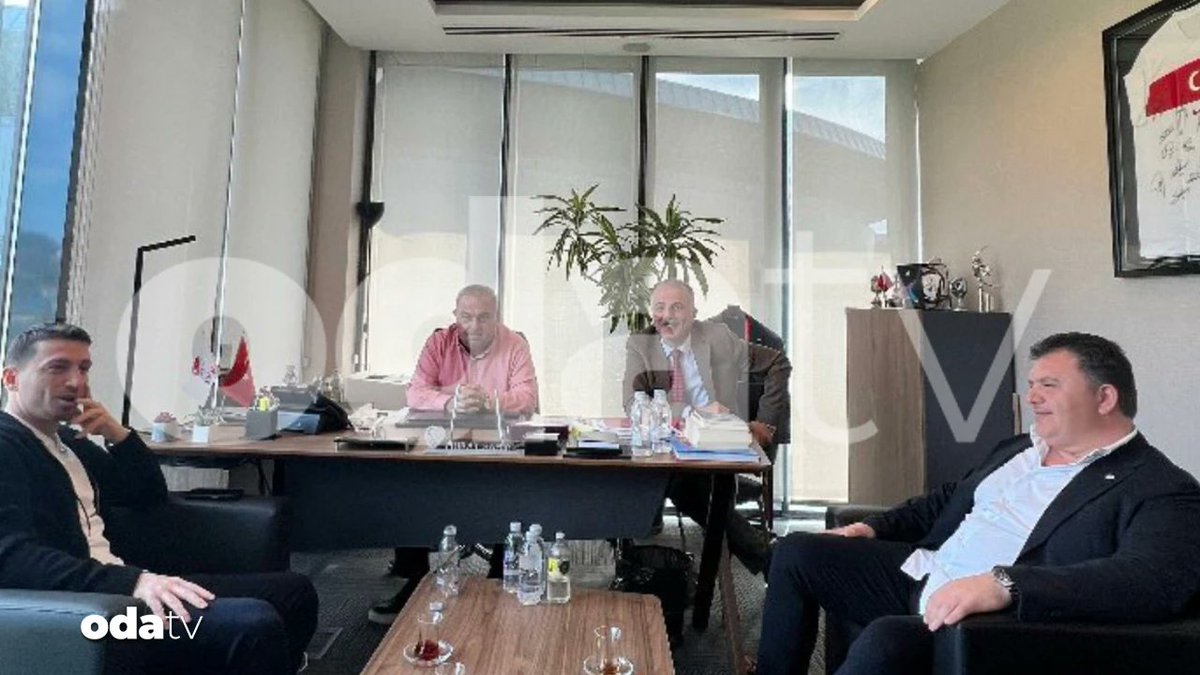 _vlknylmz's tweet photo. SKANDAL!!!

Mert Hakan Yandaş geçtiğimiz salı günü, TFF'nin Riva'da bulunan binasında TFF yöneticileri Murat Şahin, Mevlüt Aktan ve Haydar Terzioğlu ile görüştü. 

▪️(Odatv)

Bu haber doğru mu? @TFF_Org 

Eğer doğruysa ne amaçla orada bulundu?