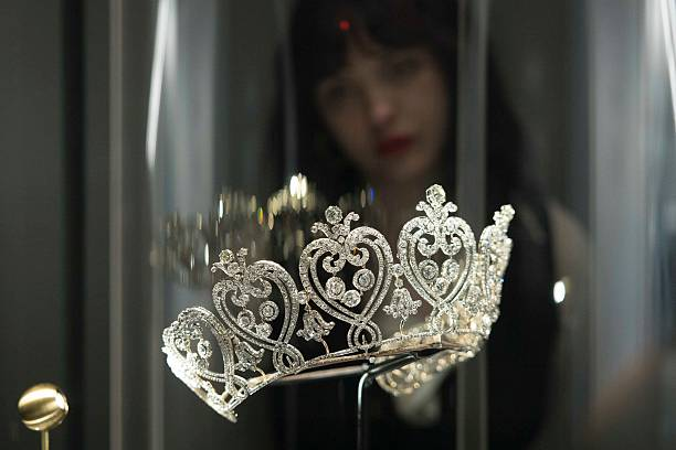 I had many favourites walking around the Cartier exhibition at the <a href="/V_and_A/">V&A</a>, one of which was the exquisite tiara below.

Came away feeling that society would be much more glamorous today if the wearing of tiaras were normalised! 😃
telegraph.co.uk/art/reviews/ca…