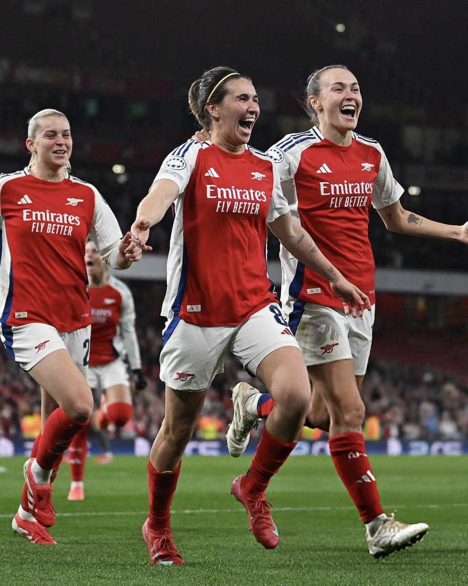 30,000+ and counting! 🔥🎟️

The UWCL semi-final between Arsenal and Olympique Lyonnais at the Emirates is already drawing a massive crowd. 

North London is ready to ROAR! 

#UWCLonDAZN
