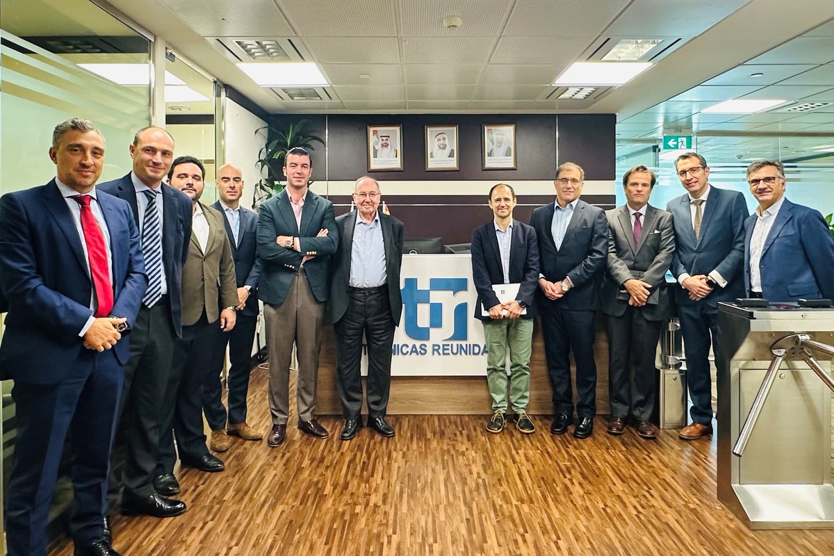 𝗘𝗹 𝗣𝗿𝗲𝘀𝗶𝗱𝗲𝗻𝘁𝗲 𝗱𝗲 𝗹𝗮 𝗖𝗮́𝗺𝗮𝗿𝗮 𝗱𝗲 𝗖𝗼𝗺𝗲𝗿𝗰𝗶𝗼 𝗱𝗲 𝗘𝘀𝗽𝗮ñ𝗮 𝘃𝗶𝘀𝗶𝘁𝗮 𝗹𝗮𝘀 𝗼𝗳𝗶𝗰𝗶𝗻𝗮𝘀 𝗱𝗲 𝗧𝗲́𝗰𝗻𝗶𝗰𝗮𝘀 𝗥𝗲𝘂𝗻𝗶𝗱𝗮𝘀 𝗲𝗻 𝗔𝗯𝘂 𝗗𝗵𝗮𝗯𝗶

👋 El pasado 8 de abril, el Presidente de la Cámara de Comercio de España realizó una