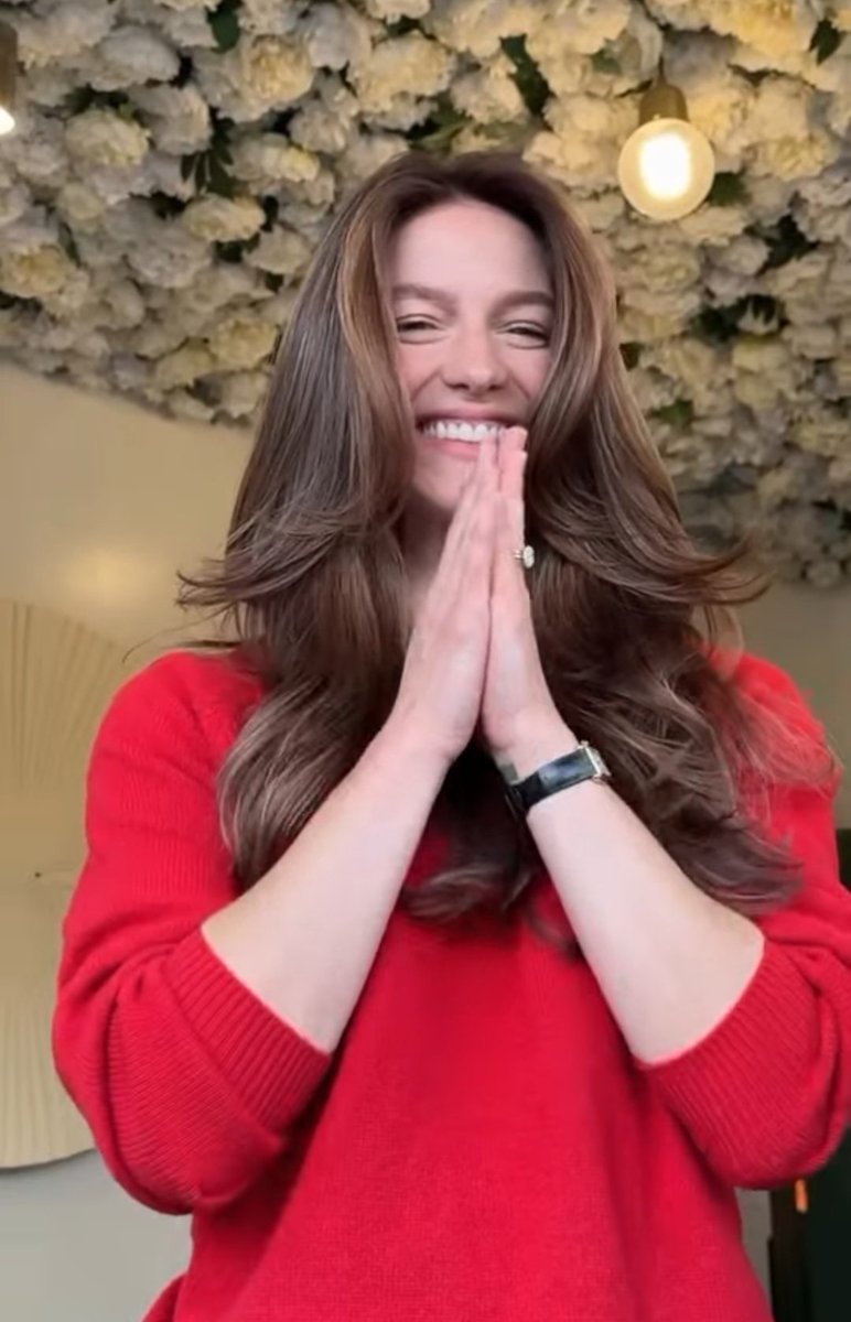 Lenod's tweet image. That face, that smile and that 💍 😍😍