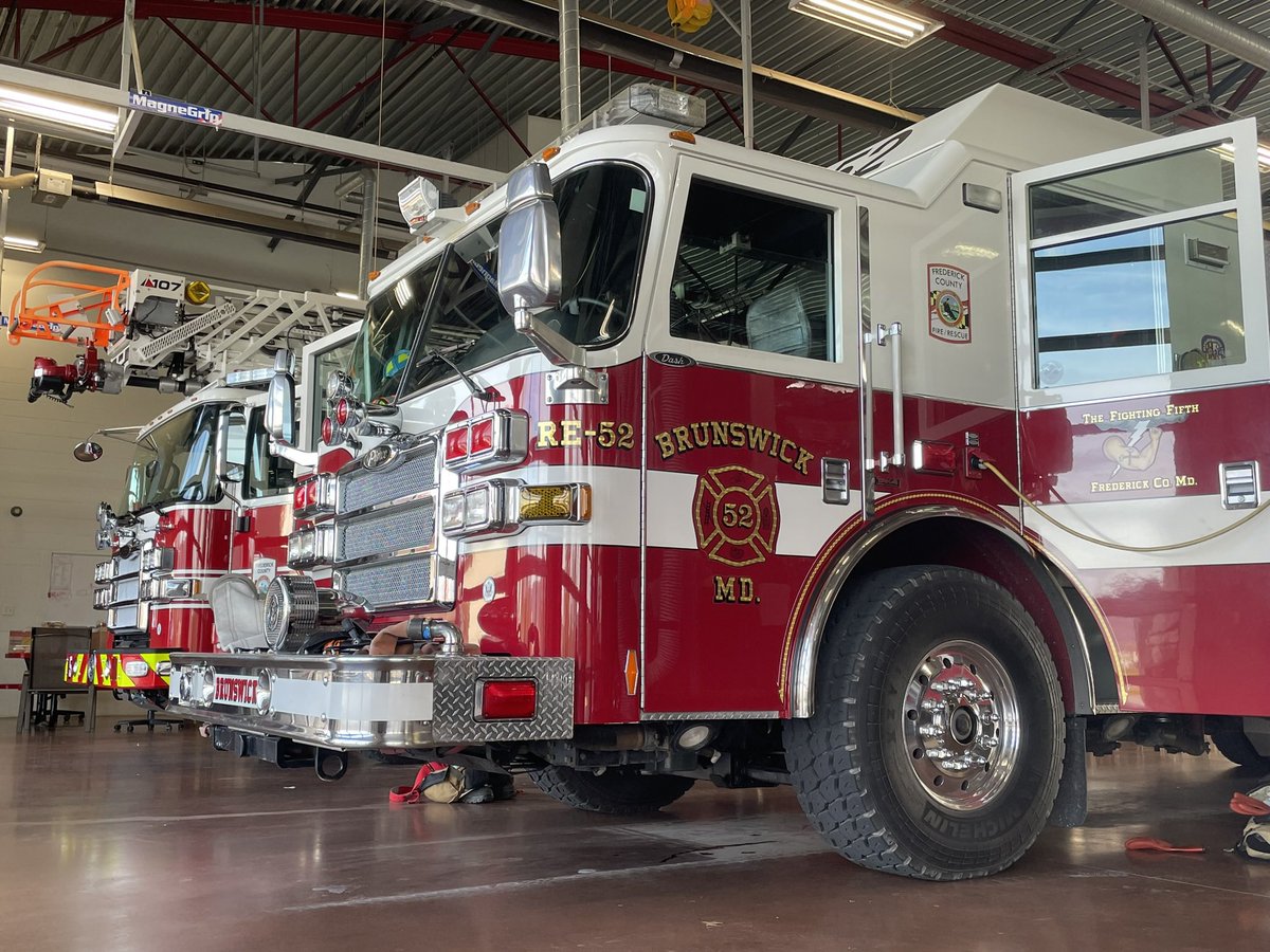 GotMaryland's tweet image. Heavy Rescue!

1) Upper Darby - Highland Park
2) Lower Chichester
3) Brunswick Volunteer Rescue
4) Brunswick VFC

#RescueSquad
#HeavyRescue