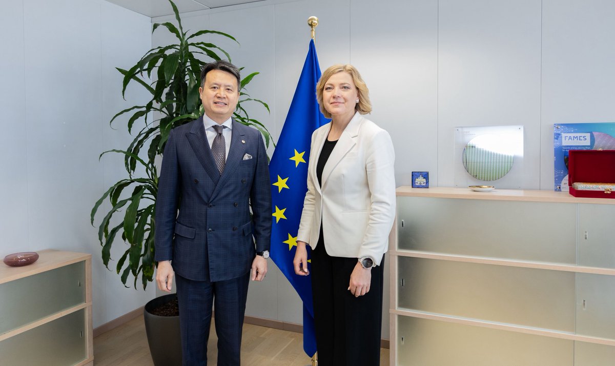 Henna Virkkunen (@hennavirkkunen) on Twitter photo I had the pleasure to exchange today w/ Daren Tang, Director-General of <a href="/WIPO/">World Intellectual Property Organization (WIPO)</a>. We want to create more convergence in addressing the challenges raised by generative #AI for copyright & the conditions for a licensing market to emerge. We also want to support SMEs & competitiveness. I had the pleasure to exchange today w/ Daren Tang, Director-General of <a href="/WIPO/">World Intellectual Property Organization (WIPO)</a>. We want to create more convergence in addressing the challenges raised by generative #AI for copyright & the conditions for a licensing market to emerge. We also want to support SMEs & competitiveness.