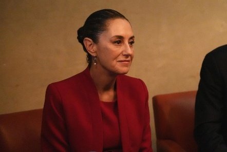 #BreakingNews El <a href="/TrenMayaMX/">Tren Maya</a> entrará por Belice, para conectar con Petén. Y no dañar la Biosfera Maya. Esto anunció hoy la Presidenta <a href="/Claudiashein/">Claudia Sheinbaum Pardo</a> en la mañanera. Luego de reunirse ayer con el Presidente <a href="/BArevalodeLeon/">Bernardo Arévalo</a> . En hora buena!! Excelente noticia.