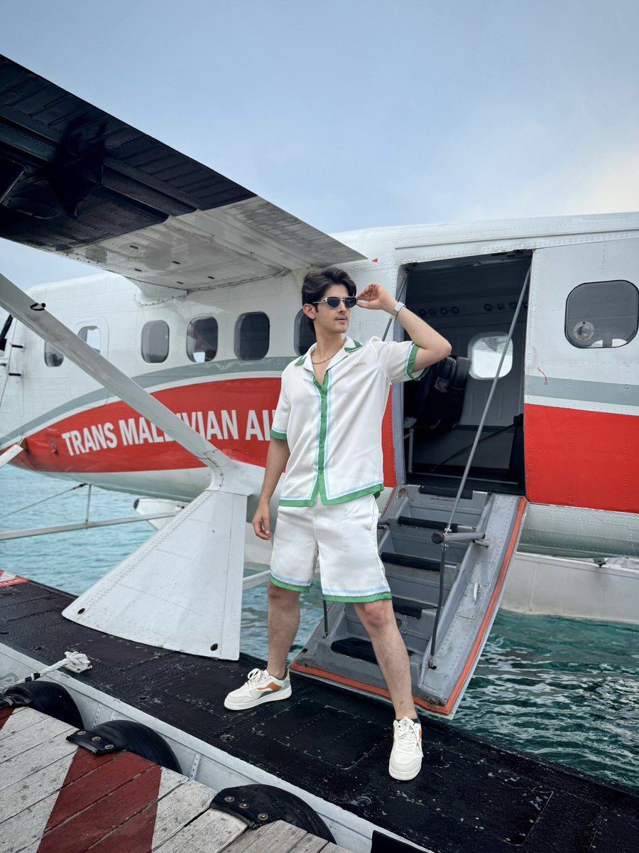 rohan4747's tweet photo. Tropical touchdown 🏝️ https://t.co/jj0jJ3OL2Y