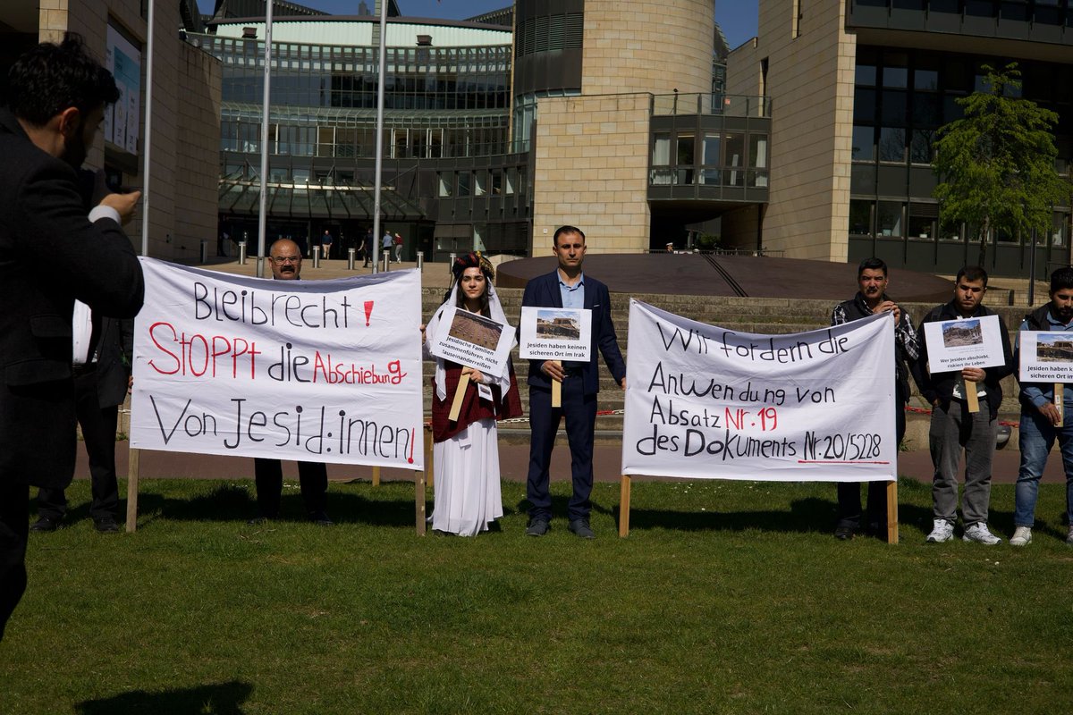 ezideu2014's tweet photo. We will not stop until we are heard, get justice and freedom! 

 #StopYezidiDeportatio https://t.co/I81yVeL5ED
