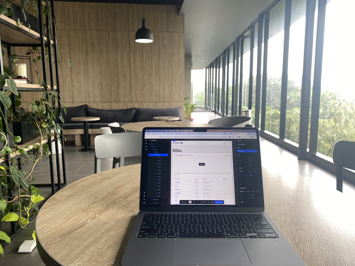 victorlowcode's tweet image. Working from Medellin today 📍