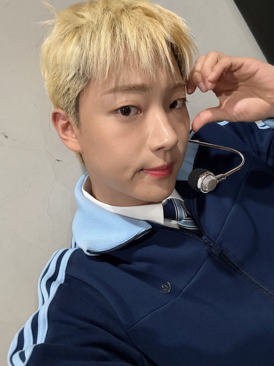 ONF_members's tweet photo. #이션

고마워 ありがとう!! https://t.co/XLPkNMX67K