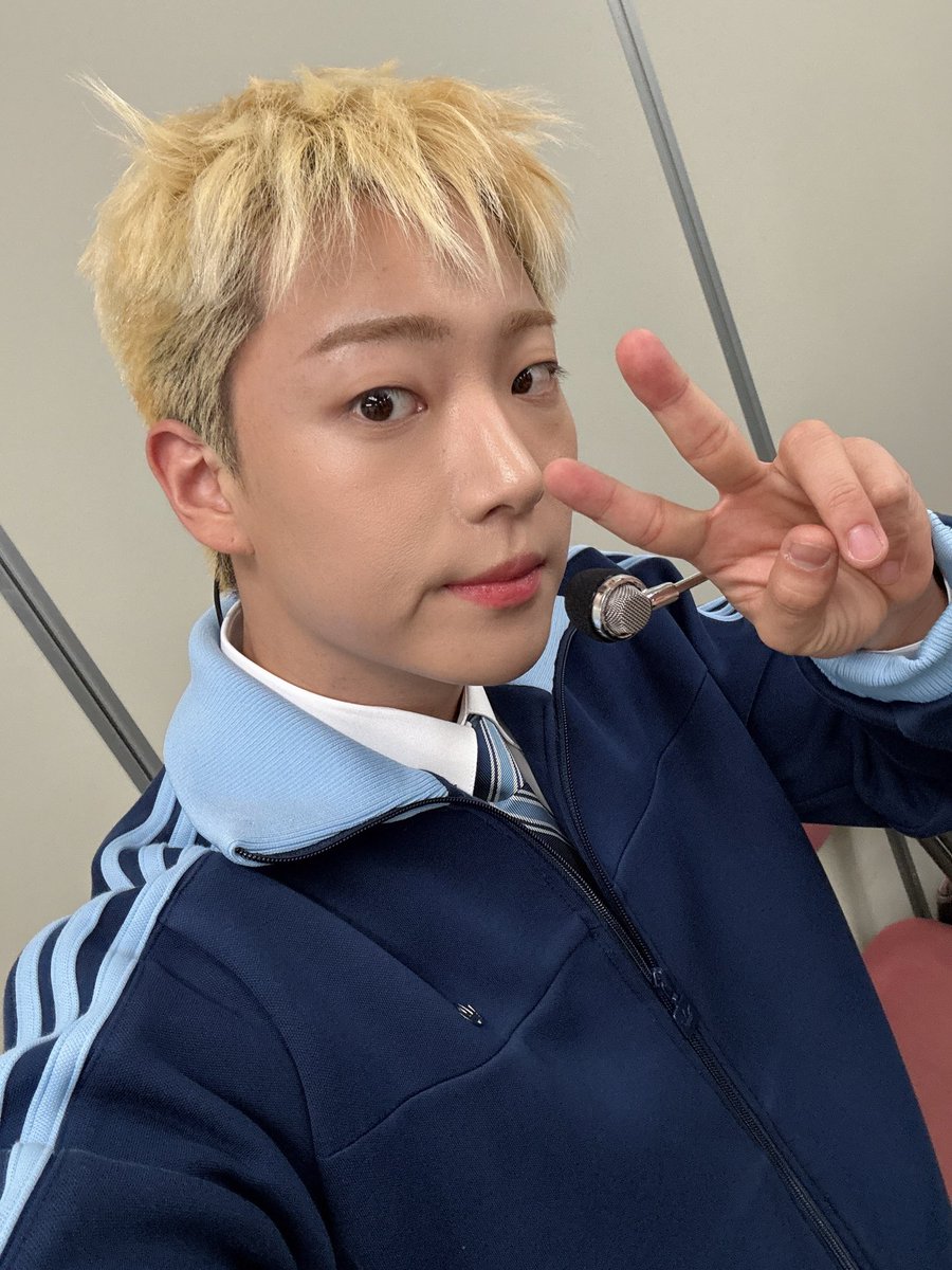 ONF_members's tweet photo. #이션

고마워 ありがとう!! https://t.co/XLPkNMX67K