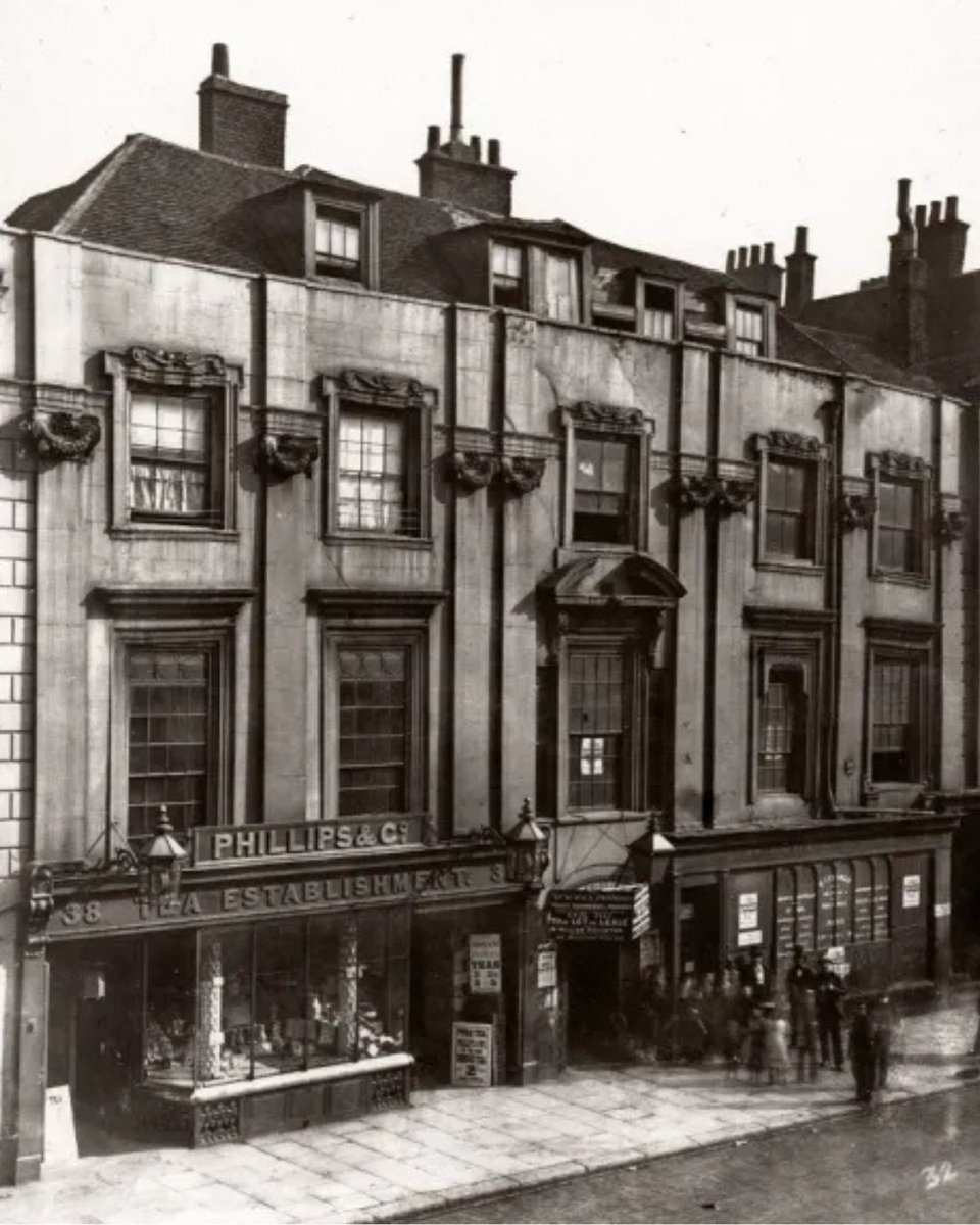 FreyaIngva's tweet photo. A shred of #London #teahistory: a photo of the premises of #Phillips & Co profferers of teas, coffees, & cocoas in London in the 1800s
#tea #coffee #cocoa #teaindustry #teawisdom #diviner #dowser #tealeafreader #oracle #divining #dowsing #tealeafreading #SmallBusinessBigBreak https://t.co/rVoQIBazJ3