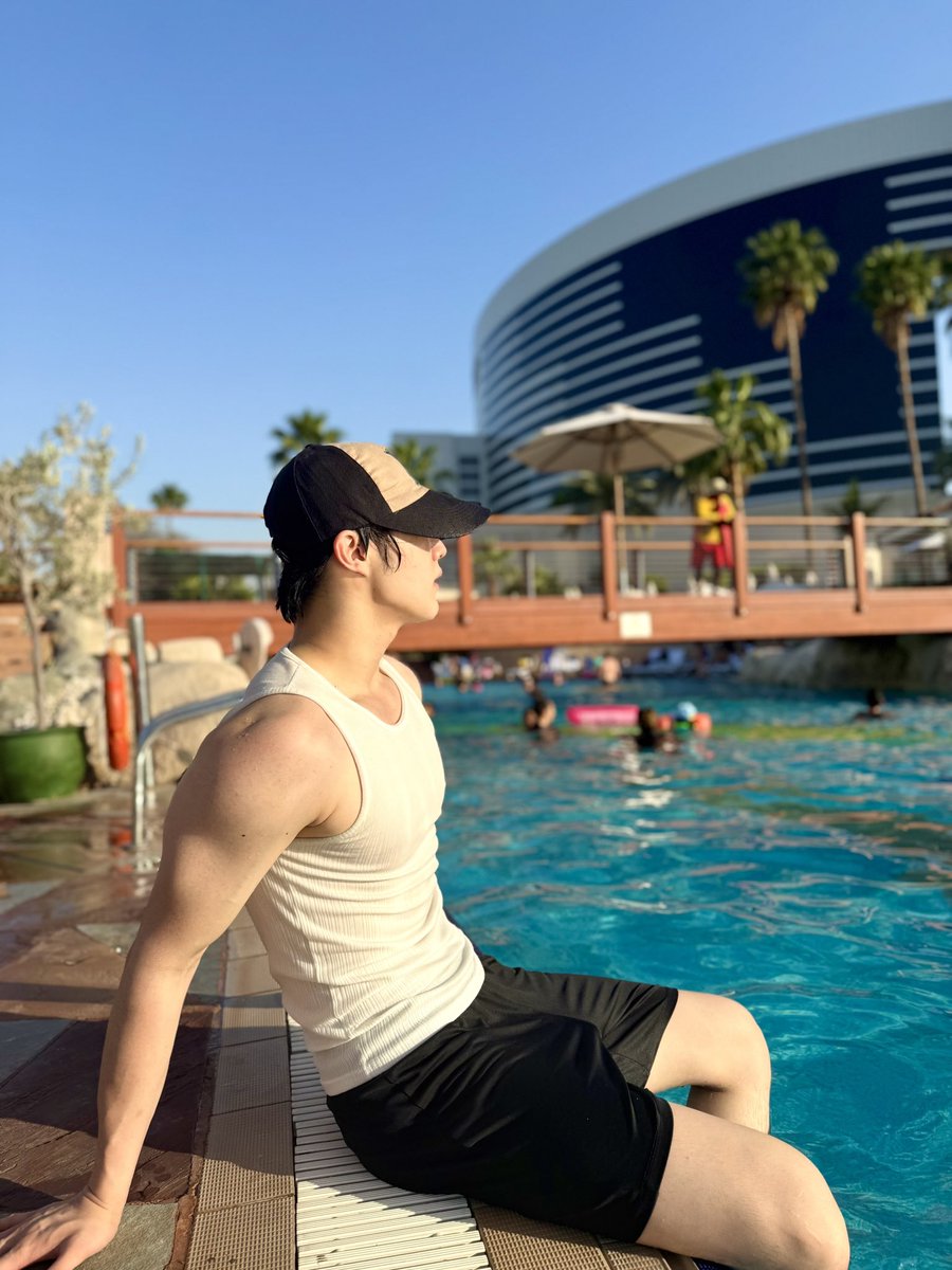 CIX_twt's tweet photo. Swimming~🌊🔥

#CIX #씨아이엑스 #현석 #윤현석 #서기 #막내 #FIX #픽스 #픽스내거 https://t.co/sEmQYMI5rO
