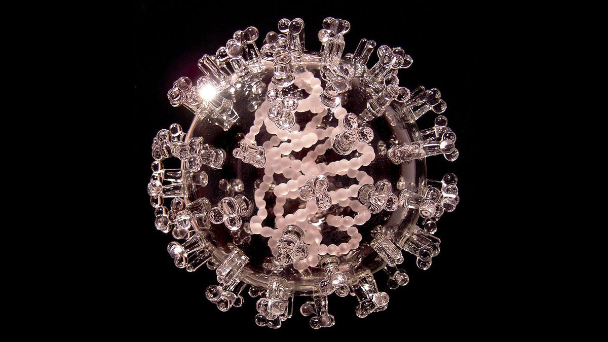 BigBangSciCom's tweet photo. Les délicats virus &amp; bactéries en verre de Glass Microbiology by Luke Jerram. Saurez-vous tous les reconnaître ?

https://t.co/UGrl9Mlg3o

#artetscience #virus #SVT #biologie #microbiologie #bactéries https://t.co/hVQ8RBH4N3