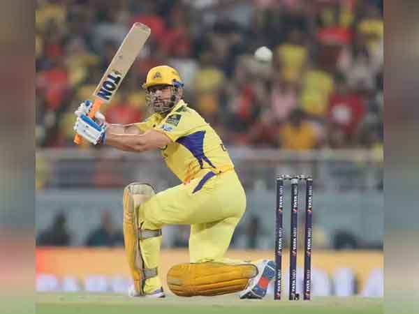 Sumitmishra0059's tweet photo. CSK कोच स्टीफन फ्लेमिंग : चोट के चलते रुतुराज गायकवाड़ पूरा आईपीएल टूर्नामेंट से बाहर हो गइले , अब बाचल खेल में एमएस धोनी कप्तानी संभालीहें ।

#Dhoni #MSDhoni #TATAIPL  #RuturajGaikwad #CSK #DhoniisBack #RCBvsDC #Thala https://t.co/bc162dYmf7