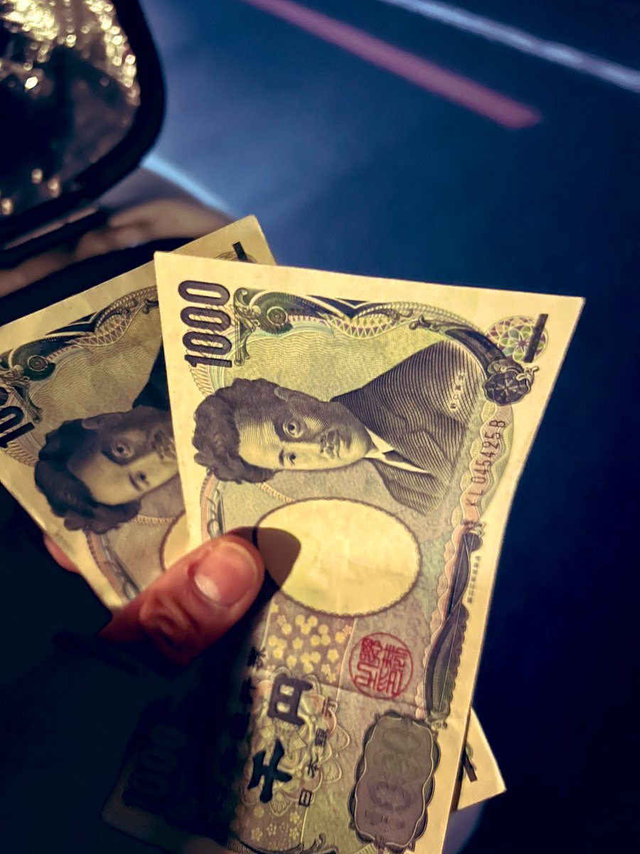 ue_saru's tweet photo. 6000円を2回ひいた。

ほんでホテルでの受取りできなくて別のところ届けてあげたら海外の方がチップ！って2000円くれた。
嬉しい✨٩( 'ω' )و https://t.co/1indsMr80B