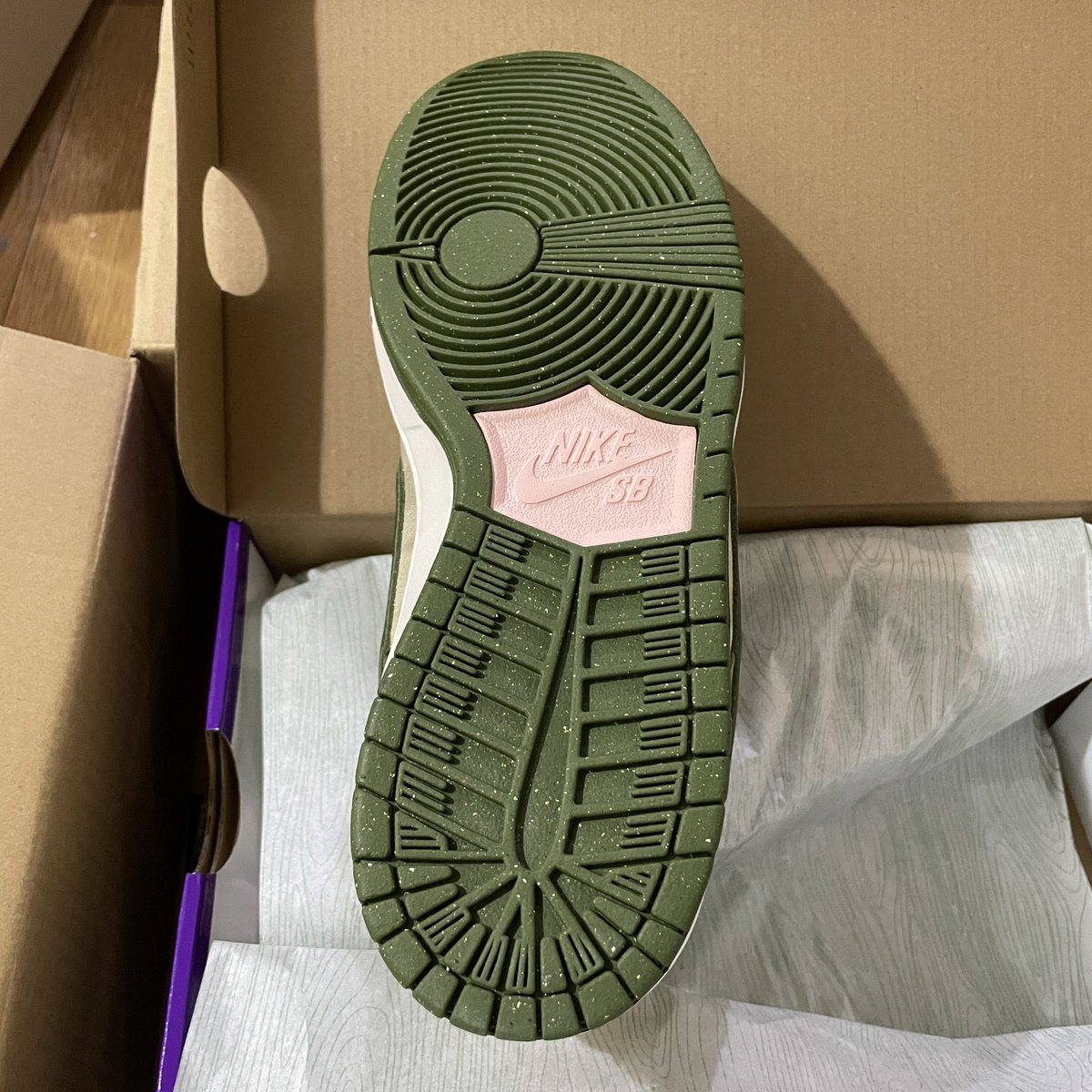 手にとってみると凝ってますね
ファーストカラーも欲しくなります
＃堀米ダンク