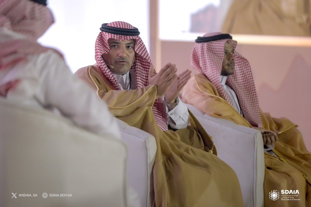 SDAIA_SA's tweet photo. نائب مدير مركز المعلومات الوطني في #سدايا يشارك في الملتقى الخامس لرؤساء محاكم ديوان المظالم بالعلا عبر جلسة حوارية بعنوان: القاضي الإداري والتقنيات الحديثة (التطبيقات، التحديات، الضوابط). https://t.co/P4wVuiZYzI