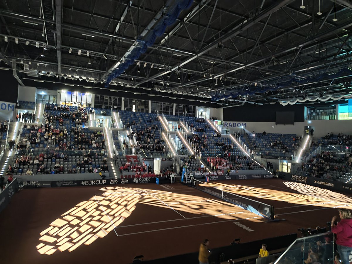 Patwimbledonsky's tweet photo. Światowy tenis w Radomiu!!! ☺️🤩😍🎾🇵🇱 #tenis #korttenisowy #BillieJeanCup #POLSUI https://t.co/quUQqVG9Z8