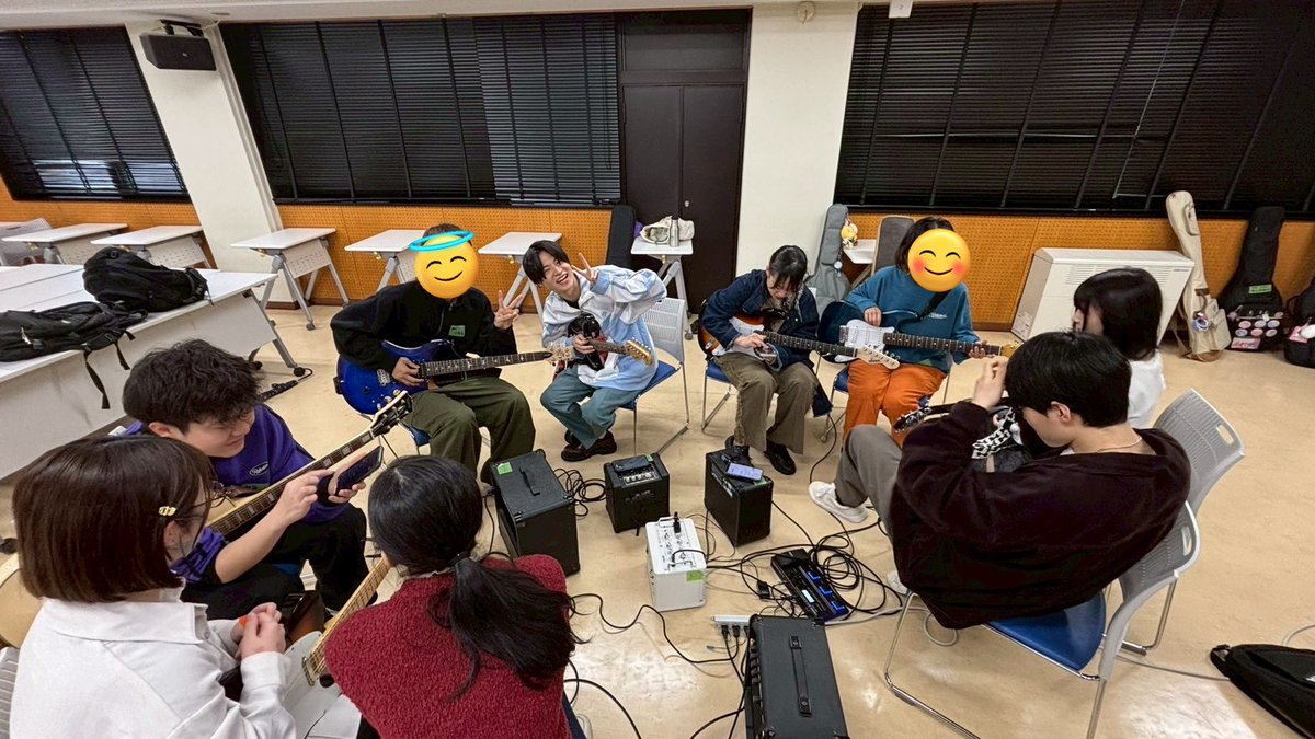 475keion's tweet photo. 今日は楽器体験を行いました！
新入生6人来てくれましたー！！🥳
さらに！新入生2人が入部宣言してくれました🙌🏻💕
ありがとう！

⭐️4/13(日)は新歓ライブとBBQします！⭐️
11:30に記念講堂集合だぁ😆ᩚ
※BBQ参加希望者はDMまで連絡お願いします🫶

 #鳥取大学医学部
 #春から鳥大 https://t.co/8UBWqmEpzb
