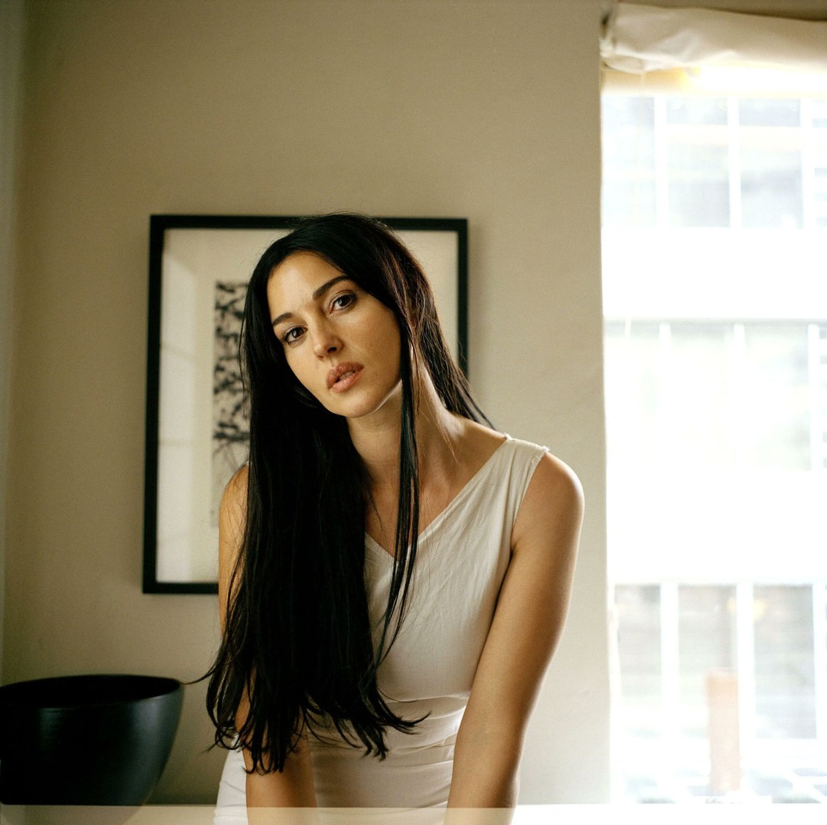 monicabelluciga's tweet photo. Monica Bellucci photographed by Alan Foreman, 2003. https://t.co/dlndPluRsy