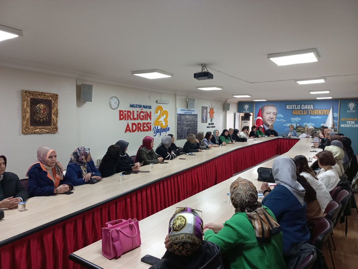 yyaseminozdemir's tweet photo. 📍@Akparti Kocaeli İl Başkanlığı

Haftalık olağan yönetim kurulu toplantımızı gerçekleştirdik.
Mübarek Ramazan ayı boyunca yaptığımız çalışmalarımızı değerlendirdiğimiz ve önümüzdeki süreçte yapacağımız teşkilat çalışmalarımızı istişare ettiğimiz toplantımız hayırlı ve bereketli olsun.🇹🇷💐

#DurmakYokYolaDevam 
#Kocaeli 
@tugbaisikercan 
@AKKADINGM 
@SahinTalus 
@akkadinkocaeli