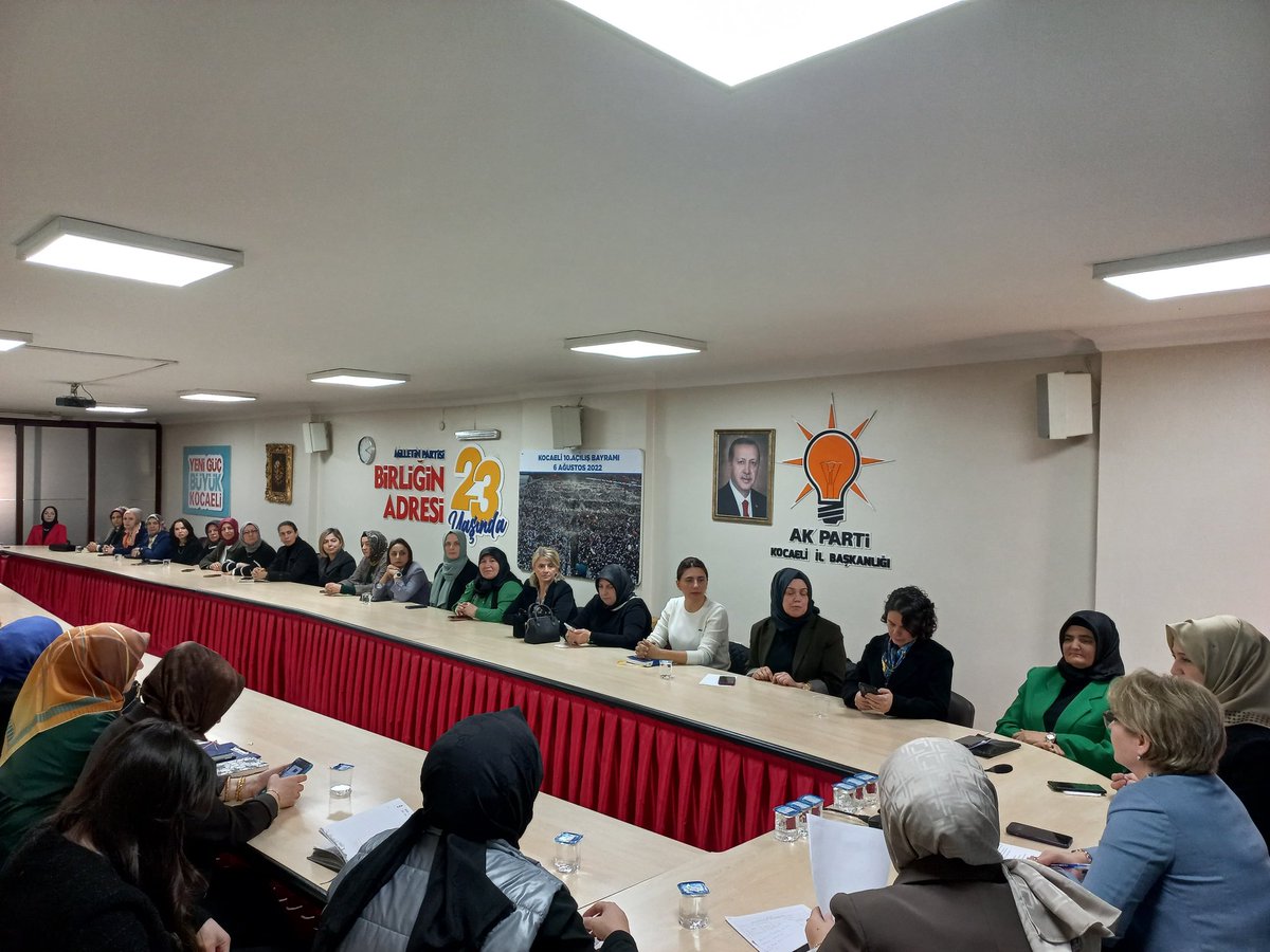 yyaseminozdemir's tweet photo. 📍@Akparti Kocaeli İl Başkanlığı

Haftalık olağan yönetim kurulu toplantımızı gerçekleştirdik.
Mübarek Ramazan ayı boyunca yaptığımız çalışmalarımızı değerlendirdiğimiz ve önümüzdeki süreçte yapacağımız teşkilat çalışmalarımızı istişare ettiğimiz toplantımız hayırlı ve bereketli olsun.🇹🇷💐

#DurmakYokYolaDevam 
#Kocaeli 
@tugbaisikercan 
@AKKADINGM 
@SahinTalus 
@akkadinkocaeli