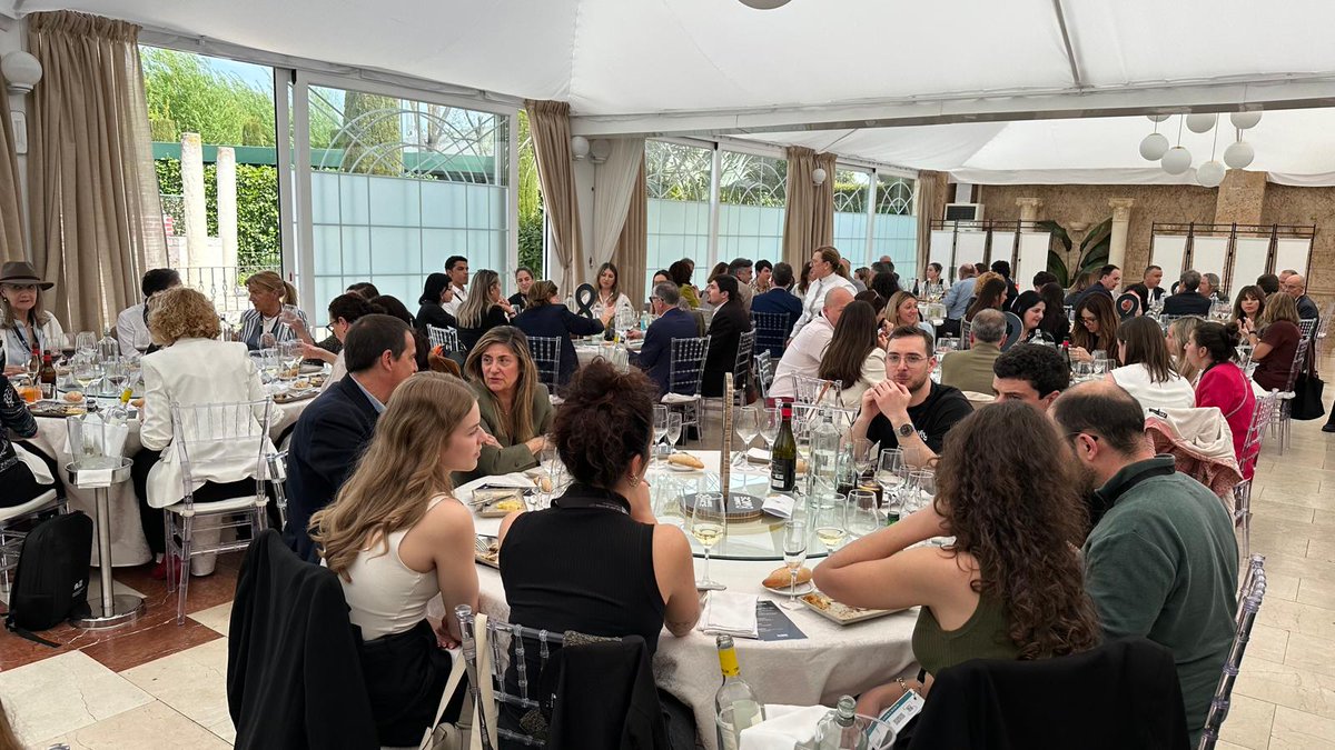 puntomice's tweet photo. El #catering de @FincaElOlivar, en Alcalá de Henares (Madrid), es el encargado de la comida de la #8CumbreMICE que celebra hoy @ForoMice.

#GrupoPUNTOMICE #CumbreMICE #ForoMICE #juntossomosmásfuertes #ComplejoElOlivar #MICE #eventprofs #eventos #eventosprofesionales https://t.co/N77Cr9eJf5