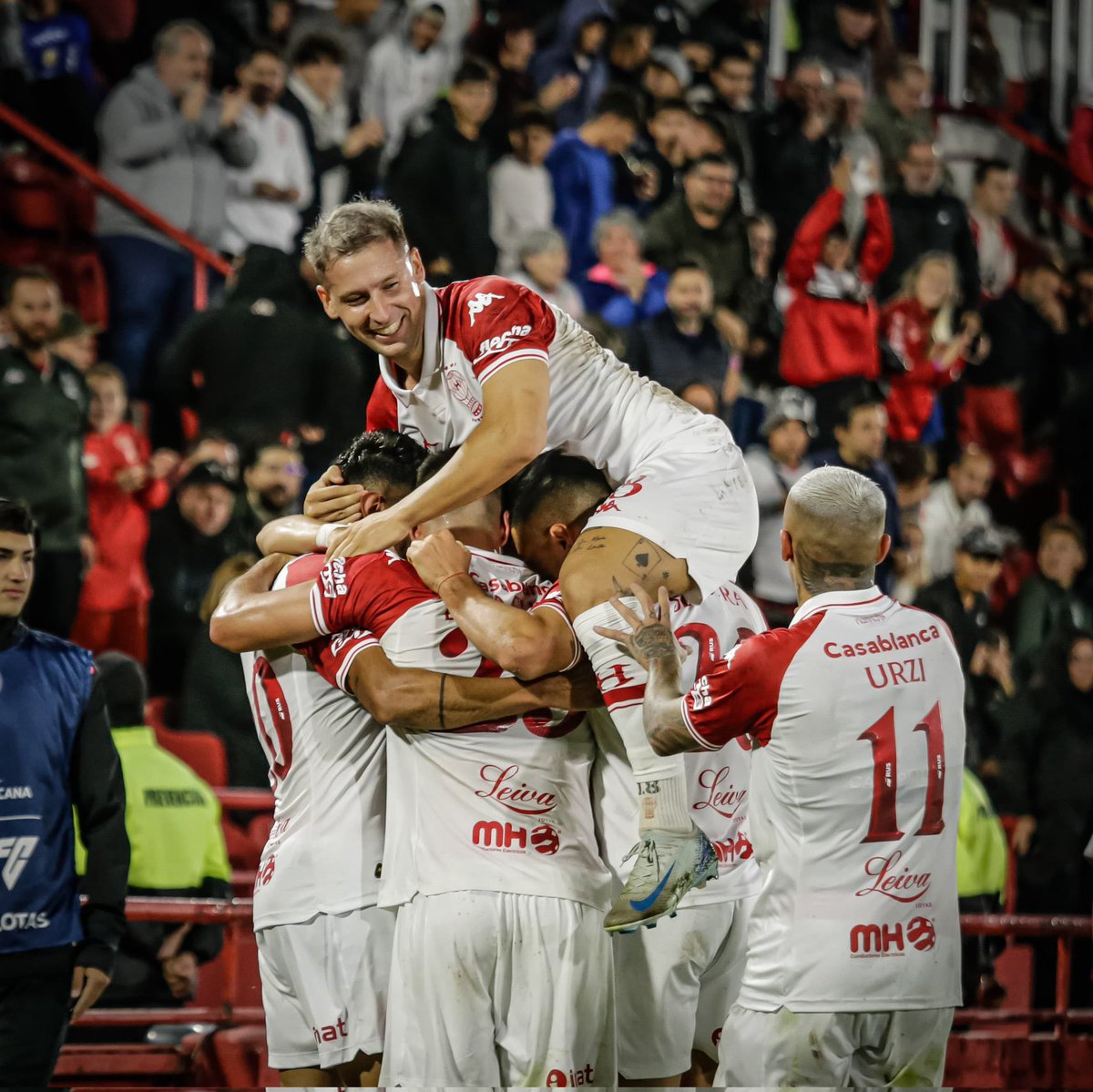 AgrupJNewbery's tweet photo. Gran victoria del Globo por @Sudamericana 🎈
¡ VAMOS GLOBO ! 
.
.
.
.
#ClubAtléticoHuracán #AgrupaciónJorgeNewbery #VamosGlobo #HuracánYNadaMás https://t.co/VsVWL7uIOH