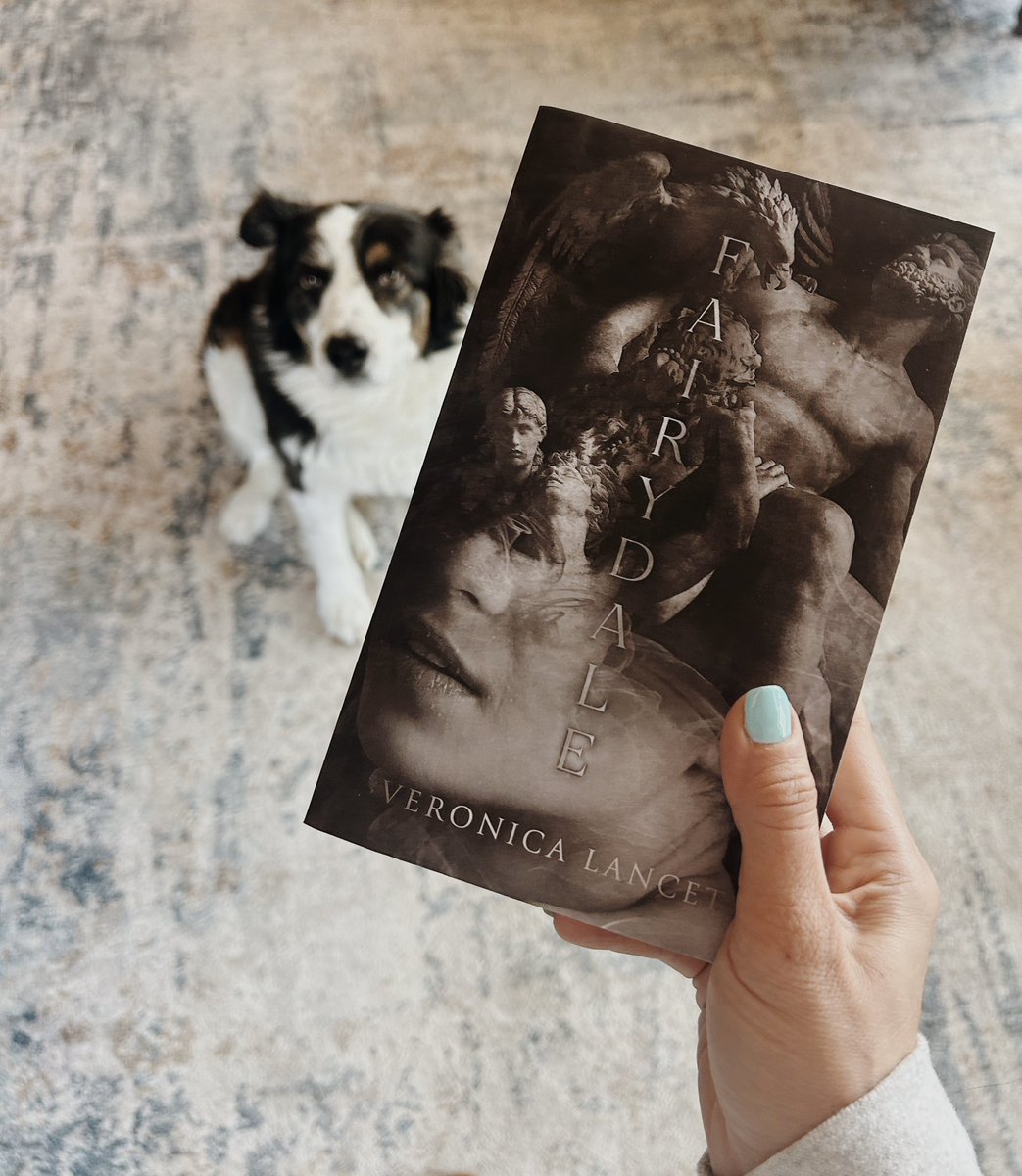 RunThruPages's tweet image. Today seems like a good day for 1000 pages of gothic romance 🖤📖