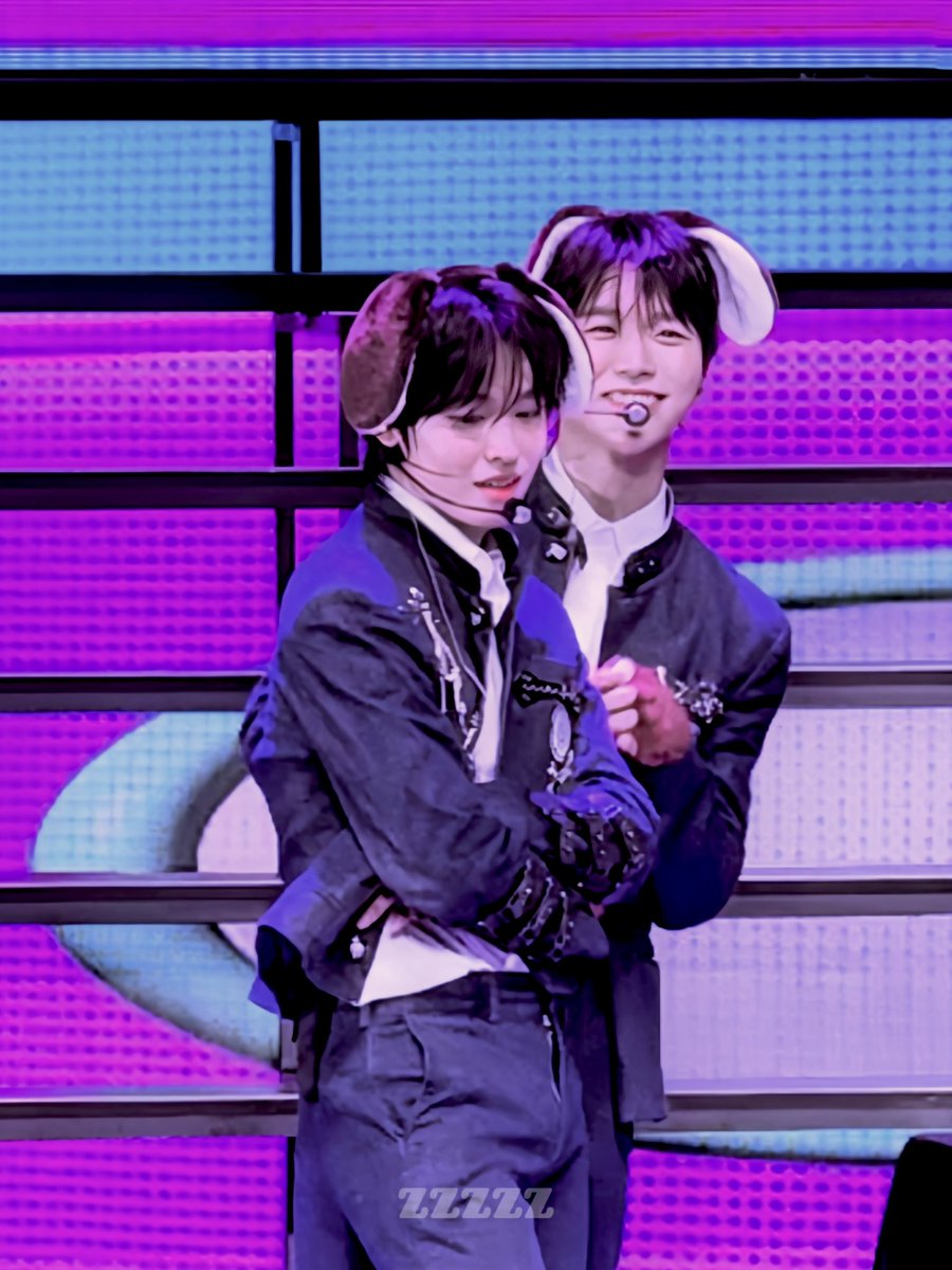 ZOEEEE01C's tweet photo. 🐱🐶

#RIKU #JAEHEE #JAERI
#리쿠 #재희 #댕쿨 #재리
#リク #ジェヒ #ジェリ
#NCTWISH #LOGIN https://t.co/5tANY6nT7F