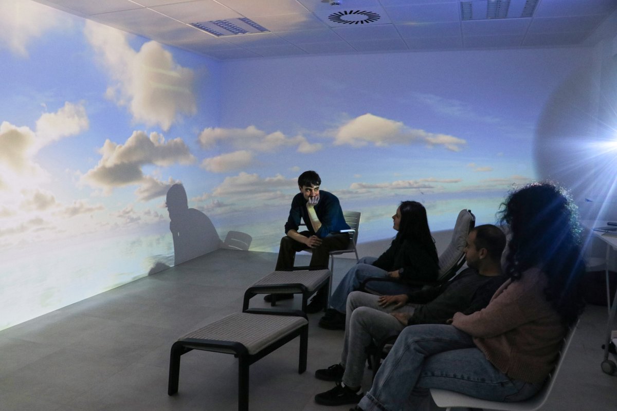 SJDbarcelona_es's tweet photo. 🧠✨ La Unidad Acompanya’m y @suaracoop impulsan una prueba piloto con realidad inmersiva para mejorar la salud mental y la autonomía de jóvenes tutelados y extutelados.
Te lo explicamos: https://t.co/WwLkjCzzK6
@SaludMentalSJD https://t.co/aG3yvhG4zO