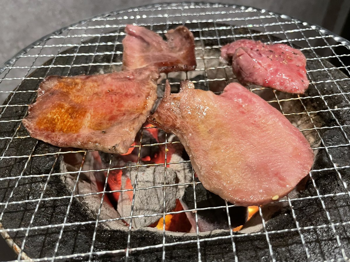 ChoChoHirocho's tweet photo. ミュージカル「Waitress」僕の初日でした✨

僕が舞台に立つところをキャストのみなさんが保護者のように見守ってくれたそうで…笑
すくすくと成長していきますので明日からもよろしくお願いします☆

#ウェイトレス
#waitress https://t.co/tXD8mbTM0j