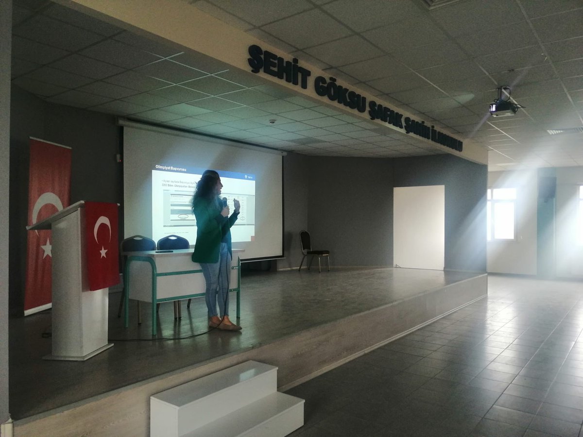 OoTurkay's tweet photo. Okulumuzda İl Milli Eğitim AR-GE biriminden Yasemin KIVRAK tarafından bilim olimpiyatları bilgilendirme semineri yapıldı.  @bursailmem16 @Osmangazi_MEM https://t.co/a9MHcVFTHs