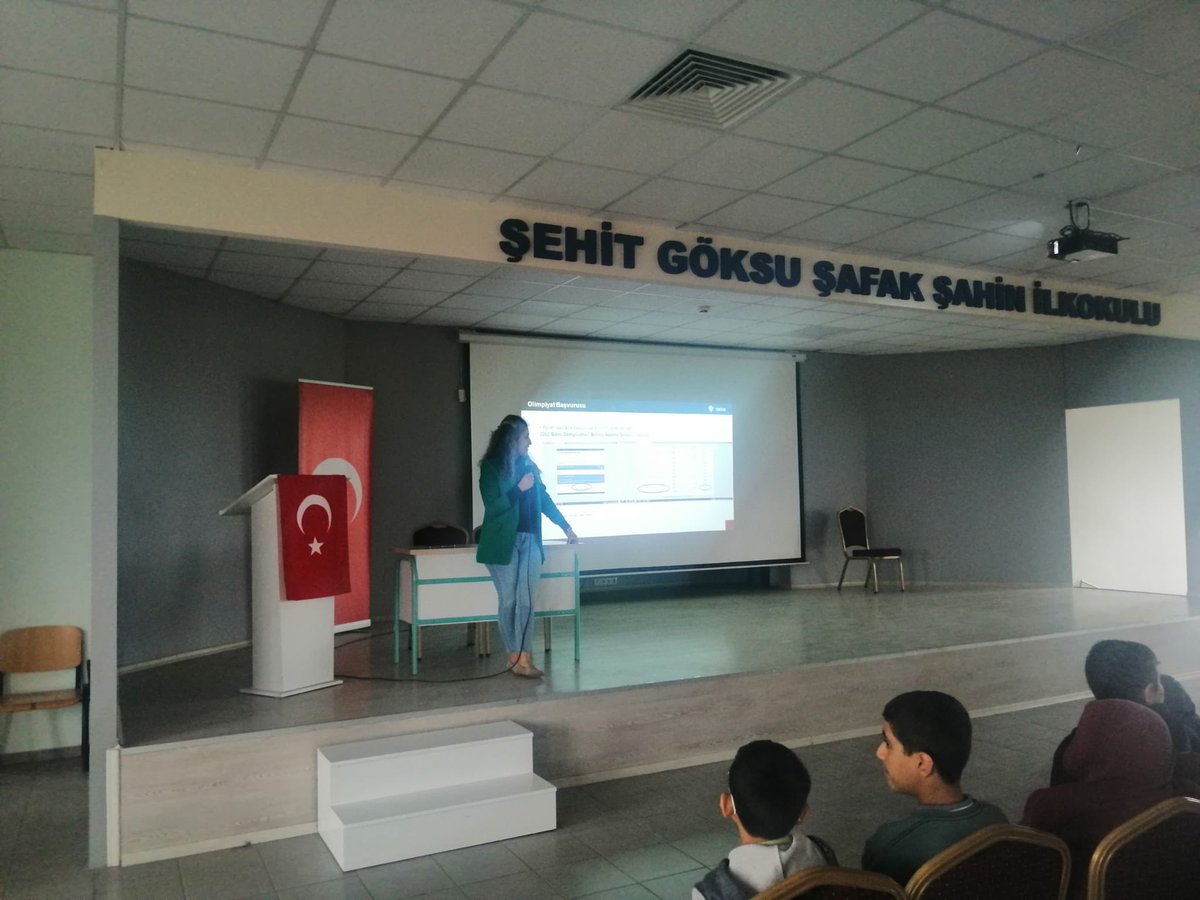 OoTurkay's tweet photo. Okulumuzda İl Milli Eğitim AR-GE biriminden Yasemin KIVRAK tarafından bilim olimpiyatları bilgilendirme semineri yapıldı.  @bursailmem16 @Osmangazi_MEM https://t.co/a9MHcVFTHs