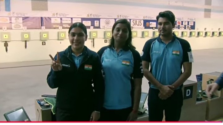 AntikBasu80384's tweet photo. The duo of Saurabh Chaudhary and Suruchi Phogat beats their compatriot Manu Bhaker and Ravinder Singh in BMM by 16-8.First World cup medal for Saurabh since 2022.Great to see the smile back on his face .Second medal for Suruchi in her first senior outing . https://t.co/1zGQQi607t