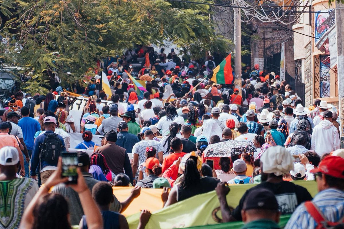 Invitamos al pueblo hondureño  acompañar  la Movilización del Pueblo Garifuna a partir de las 9 de la  mañana el dia de hoy 10 de Abril, por la exigencia de la restitución de nuestros derechos territoriales, por el Cumplimiento de las Sentencias de la Corte IDH, acompañennos!!