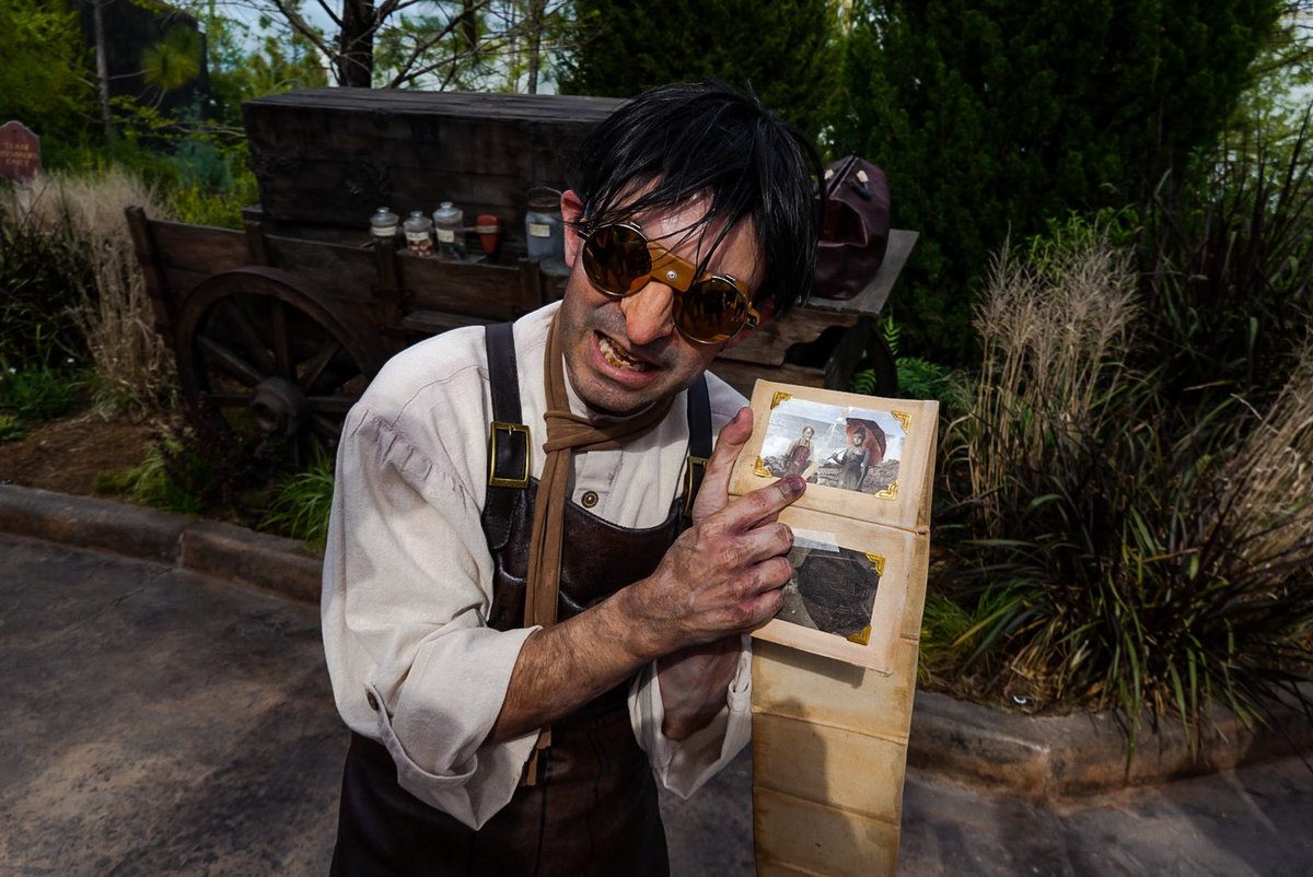 tinybearhands's tweet image. ladies &amp;amp; gentlemen, ✨ygor✨
#EpicUniverse