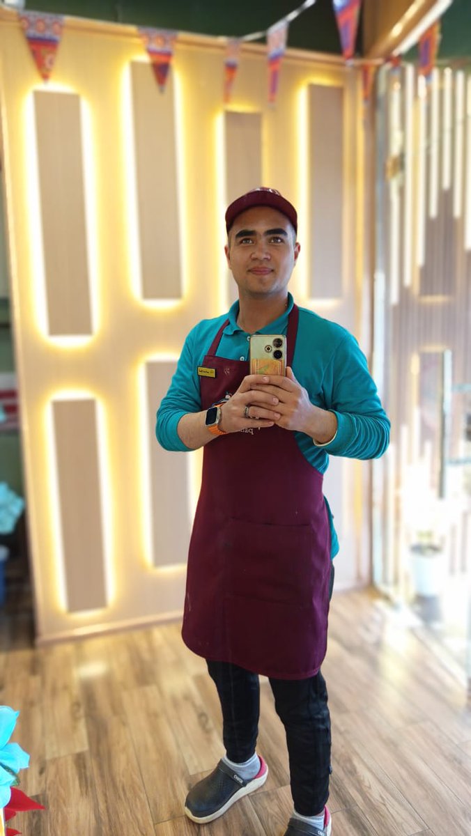 وأنا إذا قررت ألا أراك فصدقني أنك لو جلست على رمشي فلن أراك.💔👌✨