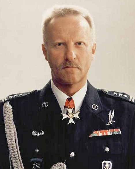 Fragmenty wywiadu z gen. Sławomirem Petelickim opublikowanego, a następnie skasowanego, z portalu „Wprost”. To było rok po katastrofie smoleńskiej...  

„Decyzja zapadła prawdopodobnie w trójkącie Donald Tusk-Tomasz Arabski-Paweł Graś. Dla rządu rozwiązanie w którym śledztwo w