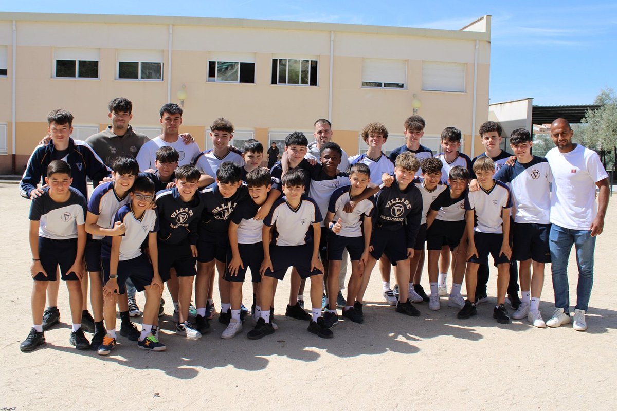 David Rodríguez, Richi Souza, Jaime Pérez y Álvaro Calado, jugadores del Primer Equipo, visitaron ayer a los alumnos del Colegio Villa de Navalcarnero 😍👨🏻‍🏫

Con la sorpresa de encontrarnos a 2️⃣3️⃣ jugadores rojiblancos de nuestra cantera 👏🏼

#ElNavalVaAlCole ⛵