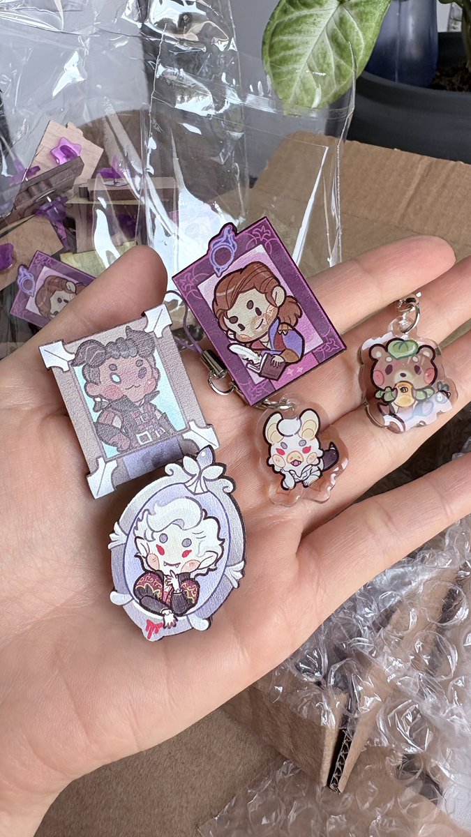 Lady_Cerberus's tweet image. The restock is here! I’ll be announcing the shop update soon ✨